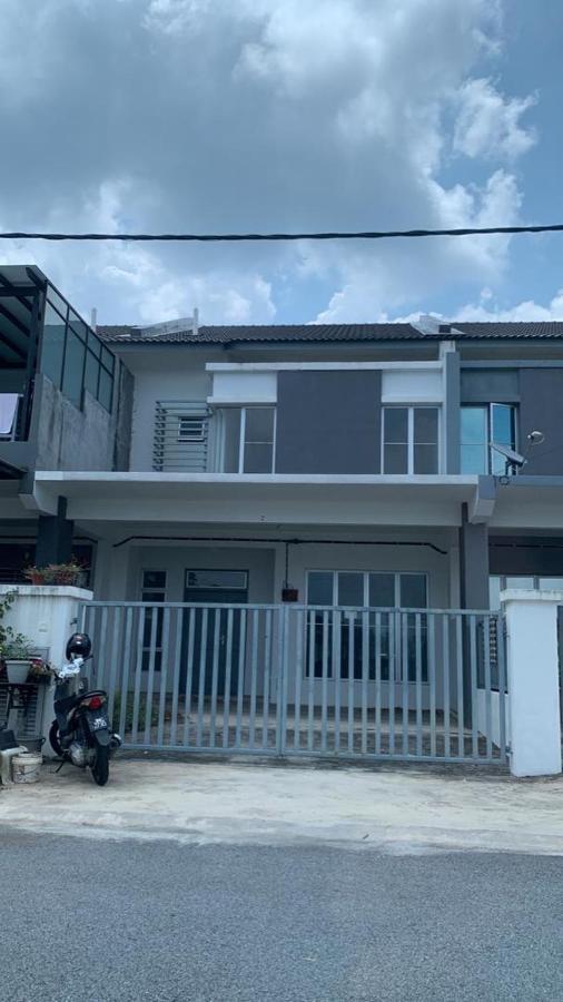Cempaka Homestay Soga Perdana Бату Пахат Екстериор снимка